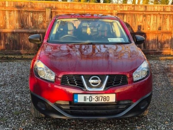 Nissan Qashqai Hatchback, Diesel, 2011, Red