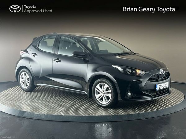 Toyota Yaris Hatchback, Petrol Hybrid, 2023, Black