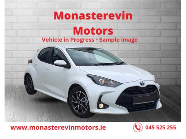 Toyota Yaris Hatchback, Petrol Hybrid, 2025, White