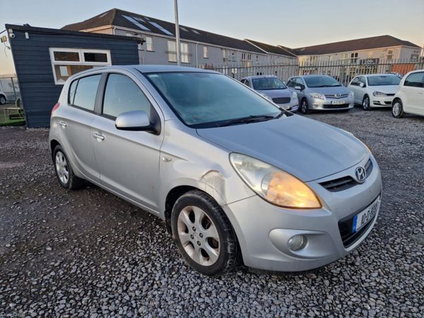 Hyundai i20 Hatchback, Petrol, 2010, Silver