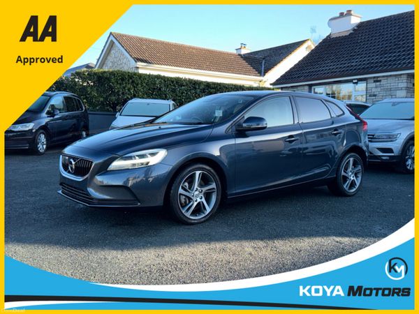 Volvo V40 Hatchback, Diesel, 2019, Blue