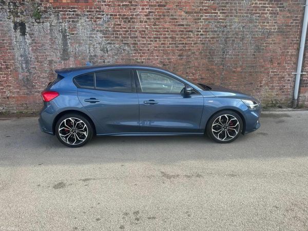 Ford Focus Hatchback, Diesel, 2020, Blue
