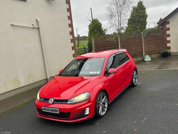 Volkswagen Golf Hatchback, Diesel, 2014, Red