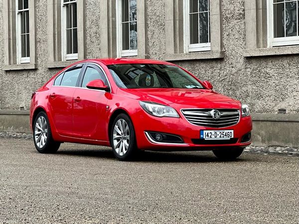 Vauxhall Insignia Hatchback, Diesel, 2014, Red