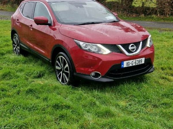 Nissan Qashqai Hatchback, Diesel, 2016, Red