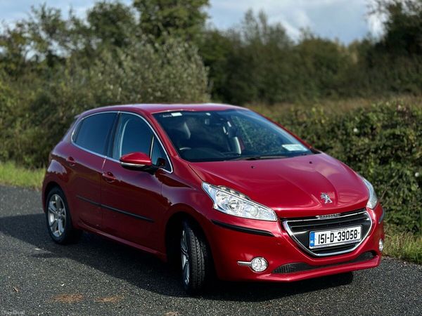 Peugeot 208 Hatchback, Petrol, 2015, Red