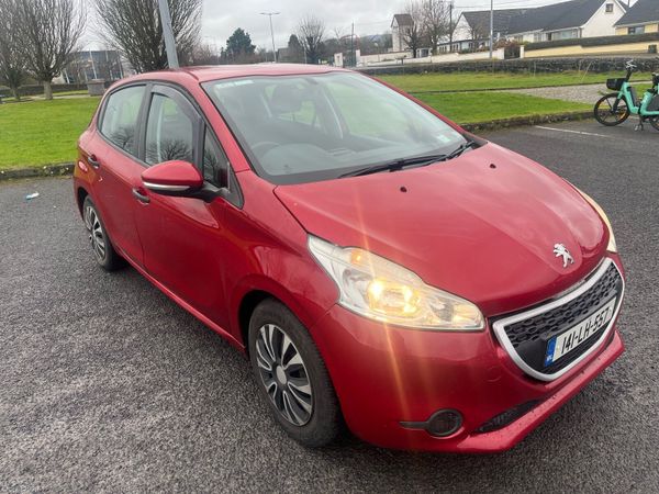 Peugeot 208 Hatchback, Petrol, 2014, Red