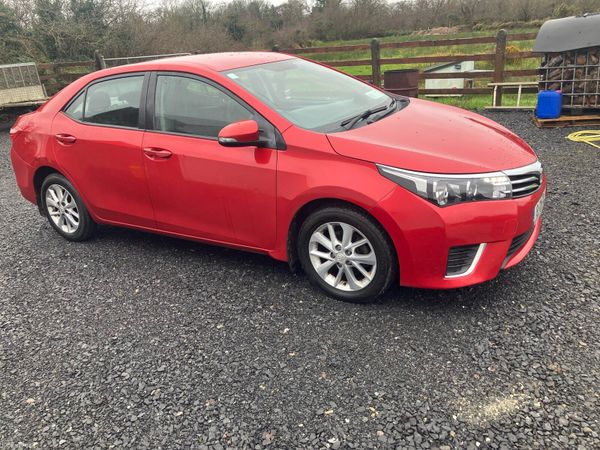 Toyota Corolla Saloon, Diesel, 2015, Red