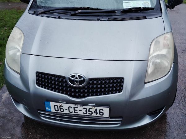 Toyota Yaris Hatchback, Petrol, 2006, Silver