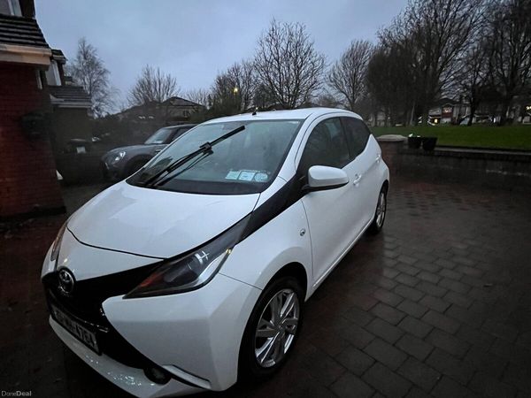 Toyota Aygo Hatchback, Petrol, 2015, White