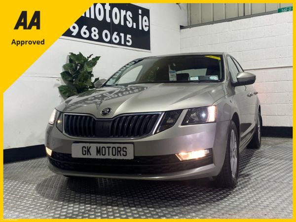 Skoda Octavia Hatchback, Petrol, 2018, Beige