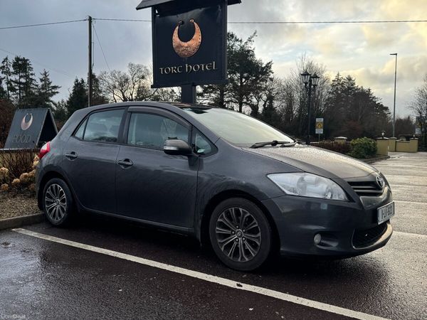 Toyota Auris Hatchback, Diesel, 2011, Grey