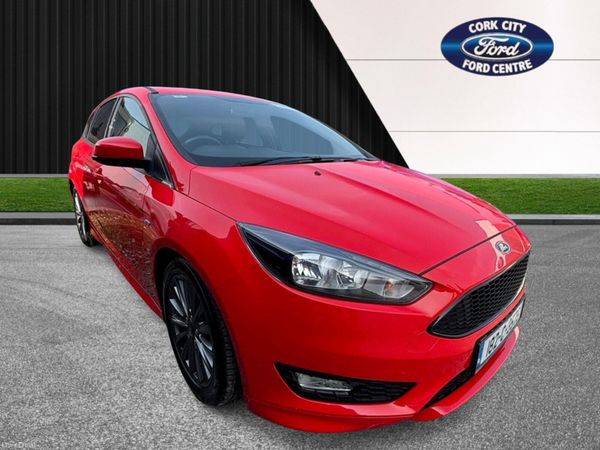 Ford Focus Hatchback, Petrol, 2018, Red