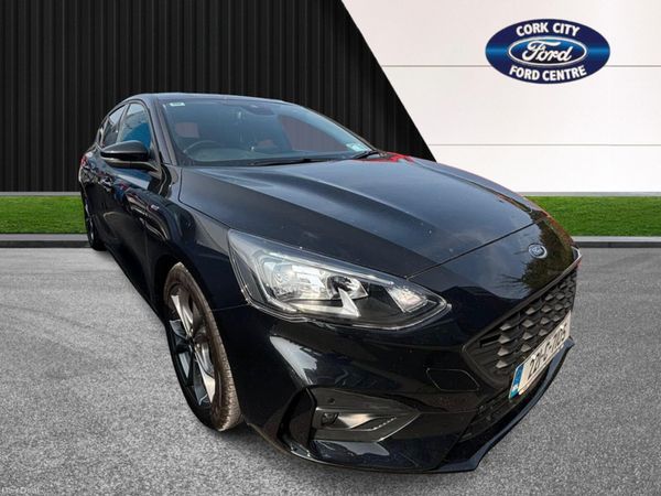 Ford Focus Hatchback, Petrol Hybrid, 2022, Black