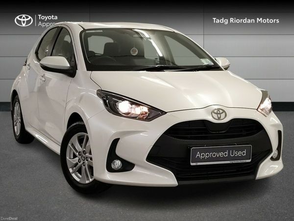 Toyota Yaris Hatchback, Petrol Hybrid, 2024, White