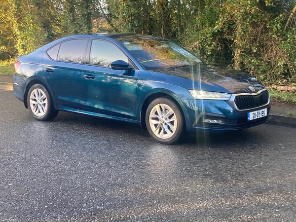 Skoda Octavia Saloon, Diesel, 2021, Blue