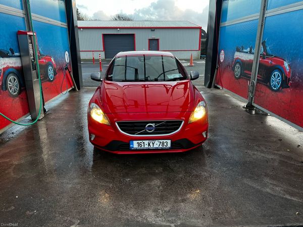 Volvo V40 Hatchback, Diesel, 2016, Red