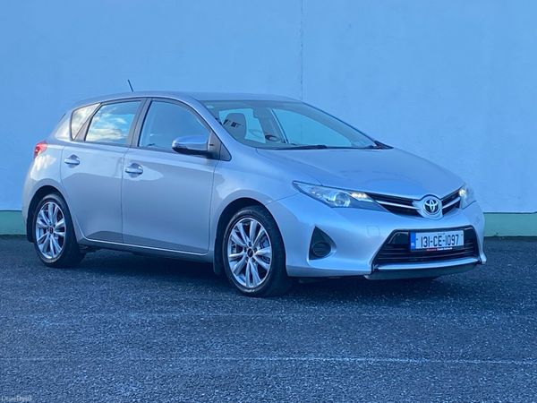 Toyota Auris Hatchback, Diesel, 2013, Silver
