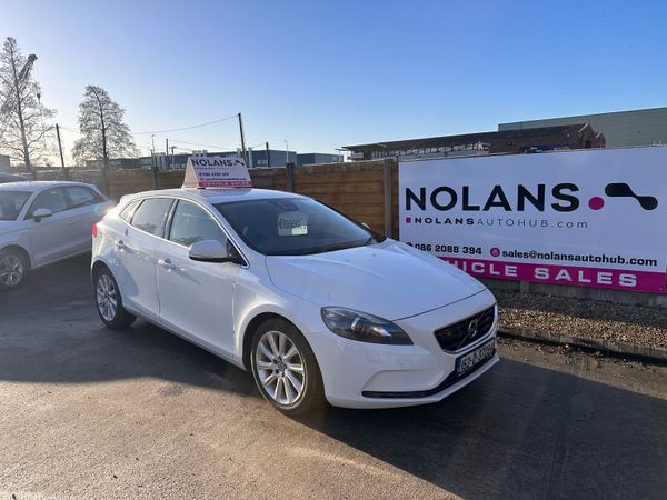 Volvo V40 Hatchback, Petrol, 2015, White