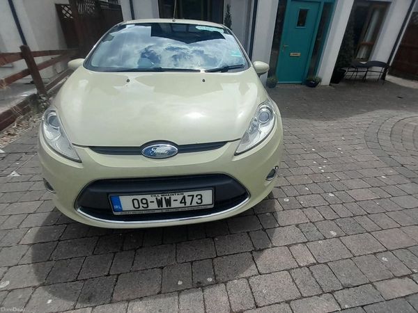 Ford Fiesta Hatchback, Petrol, 2009, Gold