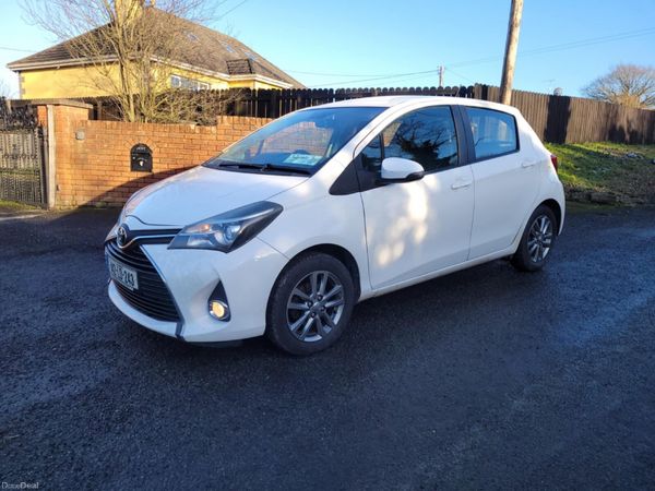 Toyota Yaris Hatchback, Petrol, 2014, White
