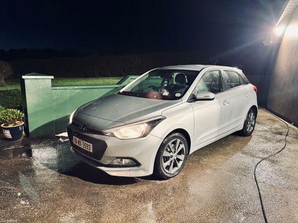 Hyundai i20 Hatchback, Diesel, 2016, Silver