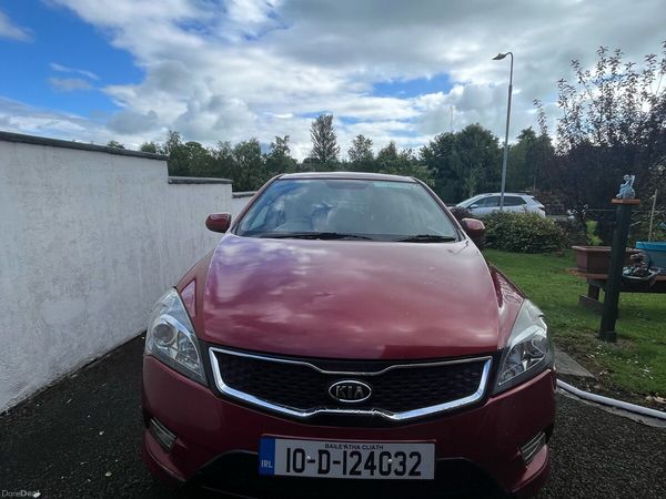 Kia Ceed Hatchback, Petrol, 2010, Red