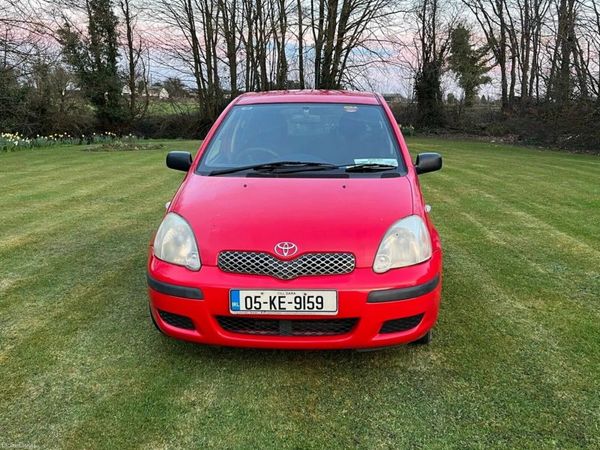Toyota Yaris Hatchback, Petrol, 2005, Red