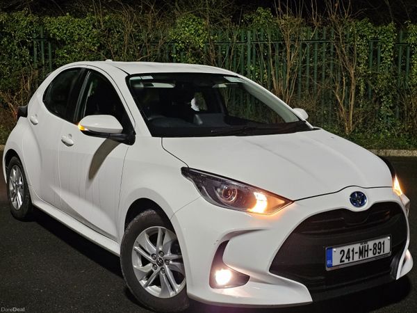 Toyota Yaris Hatchback, Petrol Hybrid, 2024, White