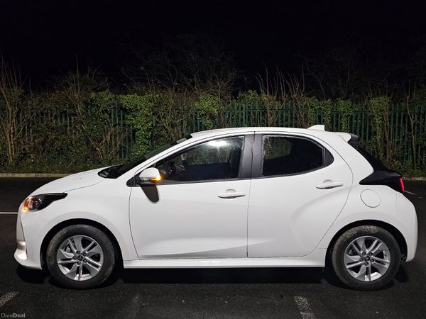 Toyota Yaris Hatchback, Petrol Hybrid, 2024, White