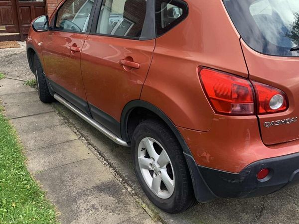 Nissan Qashqai Hatchback, Petrol, 2007, Red