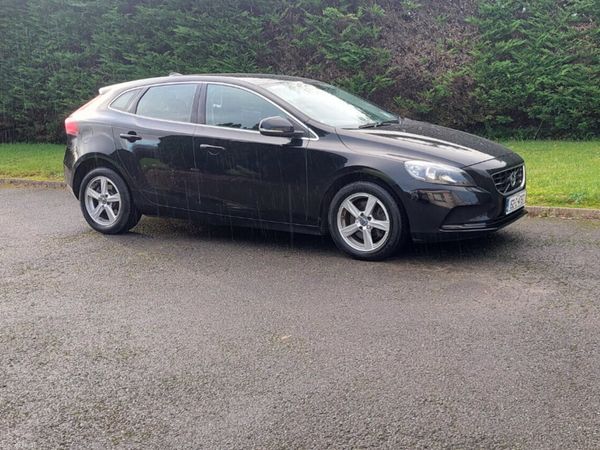 Volvo V40 Hatchback, Diesel, 2015, Black
