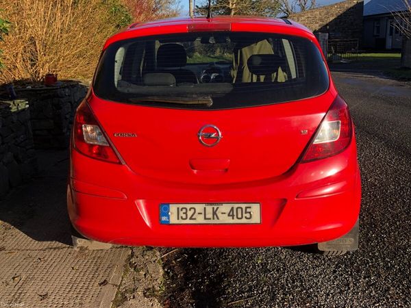 Opel Corsa Hatchback, Petrol, 2013, Red