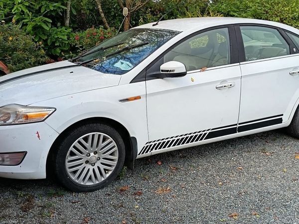 Ford Mondeo Saloon, Petrol, 2009, White