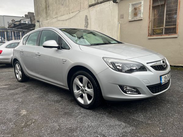 Opel Astra MPV, Petrol, 2013, Silver