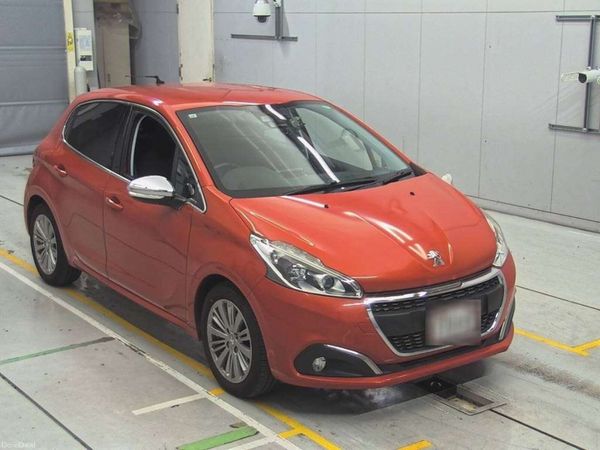Peugeot 208 Hatchback, Petrol, 2017, Red