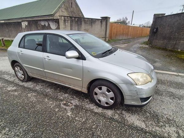 Toyota Corolla Hatchback, Petrol, 2006, Silver