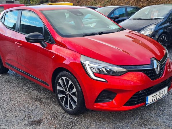 Renault Clio Hatchback, Petrol, 2023, Red