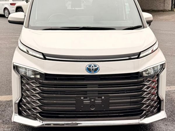 Toyota Voxy MPV, Petrol Hybrid, 2023, White