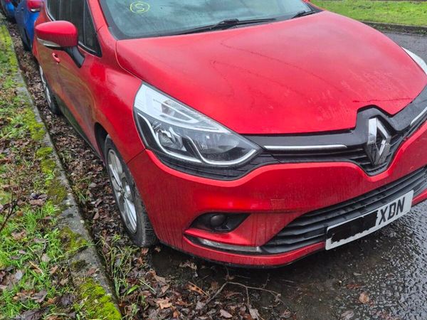 Renault Clio Hatchback, Petrol, 2017, Red