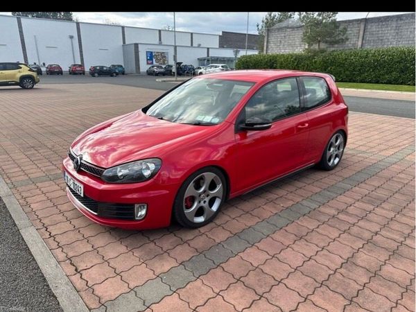 Volkswagen Golf Hatchback, Petrol, 2010, Red