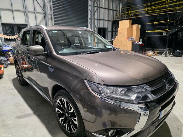 Mitsubishi Outlander SUV, Petrol Plug-in Hybrid, 2016, Brown