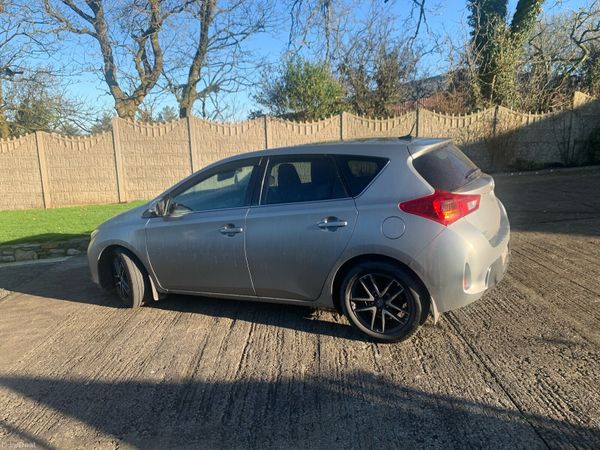 Toyota Auris Hatchback, Diesel, 2015, Grey