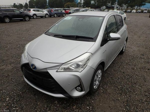 Toyota Yaris Hatchback, Petrol Hybrid, 2018, Silver