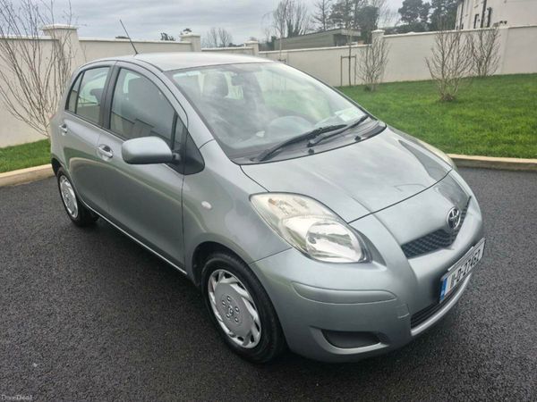 Toyota Yaris Hatchback, Petrol, 2011, Silver
