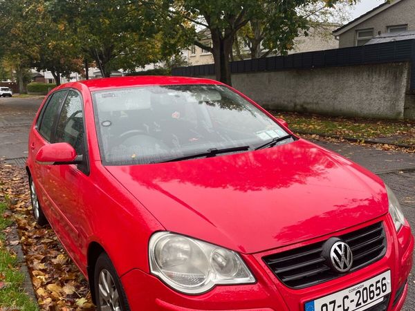 Volkswagen Polo Hatchback, Petrol, 2007, Red