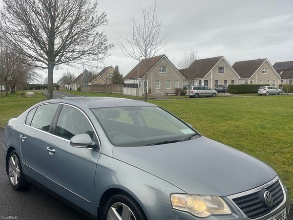 Volkswagen Passat Saloon, Diesel, 2010, Grey