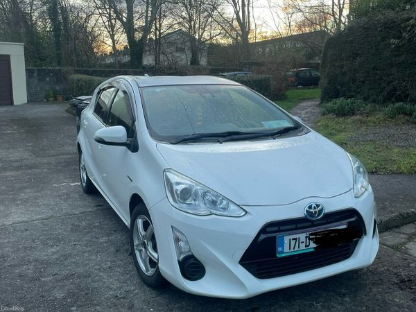 Toyota Aqua Hatchback, Petrol Hybrid, 2017, White