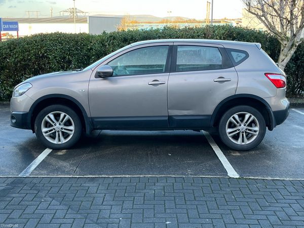 Nissan Qashqai Hatchback, Diesel, 2011, Brown