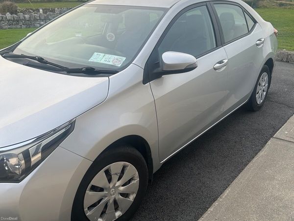 Toyota Corolla Saloon, Diesel, 2016, Silver